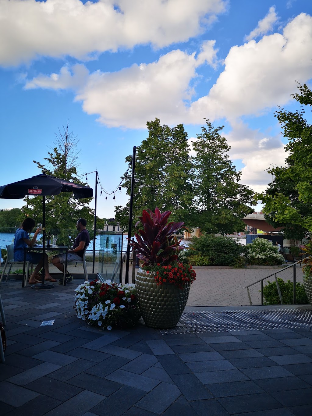 Tomassos Italian Grille | 35 Front St, Trenton, ON K8V 4N3, Canada | Phone: (613) 392-1266