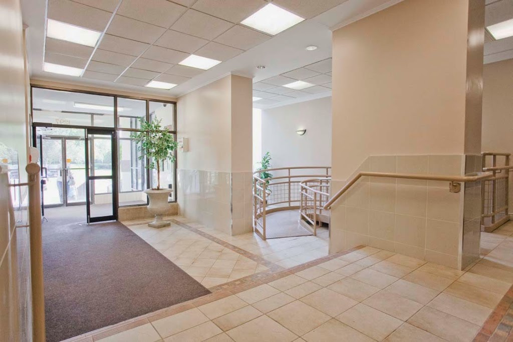 White Oaks Apartments | 1297 Marlborough Ct, Oakville, ON L6H 2R7, Canada | Phone: (905) 815-1628