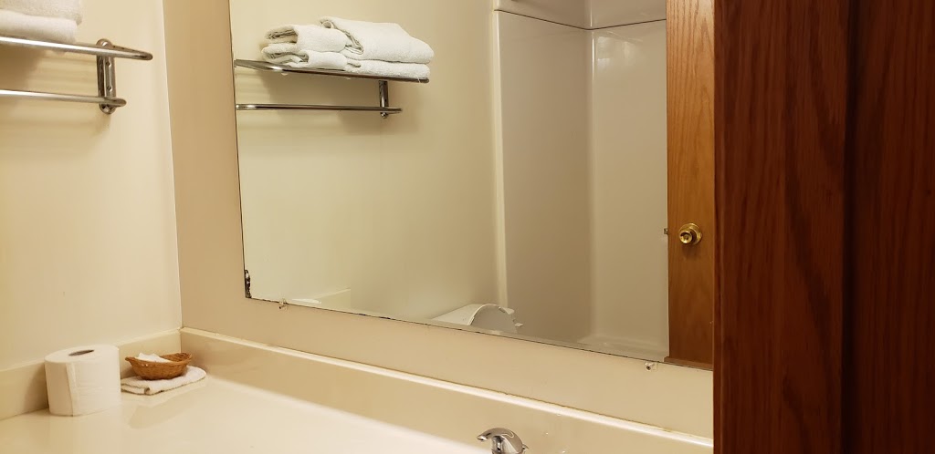 Country Squire Inn | 503 Hudson Ave, Fort QuAppelle, SK S0G 1S0, Canada | Phone: (306) 332-5603