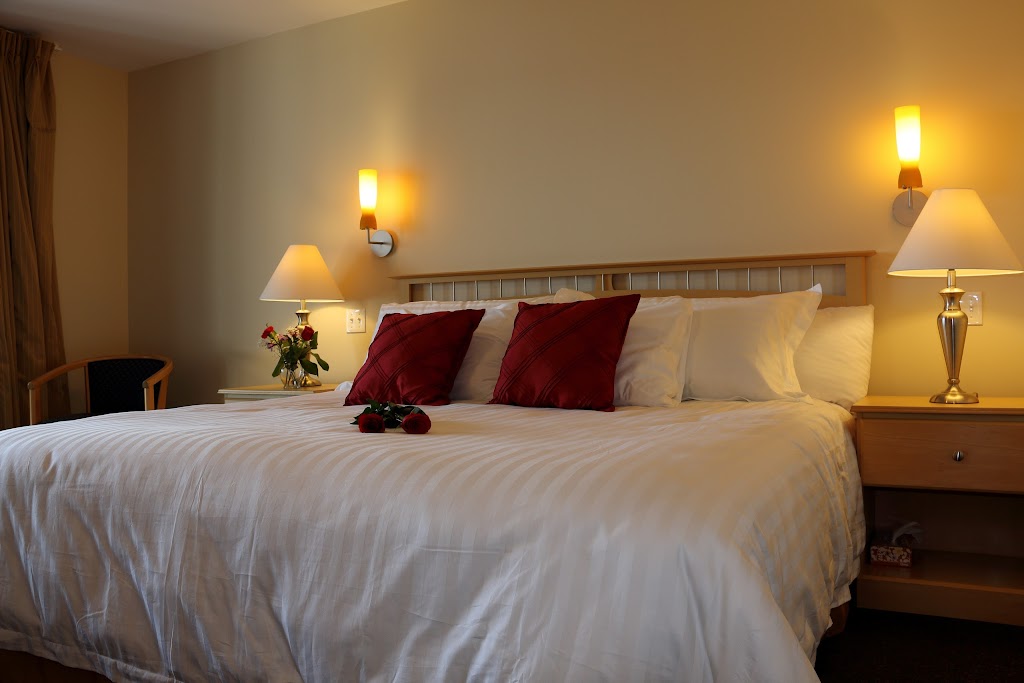 Rum Runner Inn | 66 Montague St, Lunenburg, NS B0J 2C0, Canada | Phone: (902) 634-9200