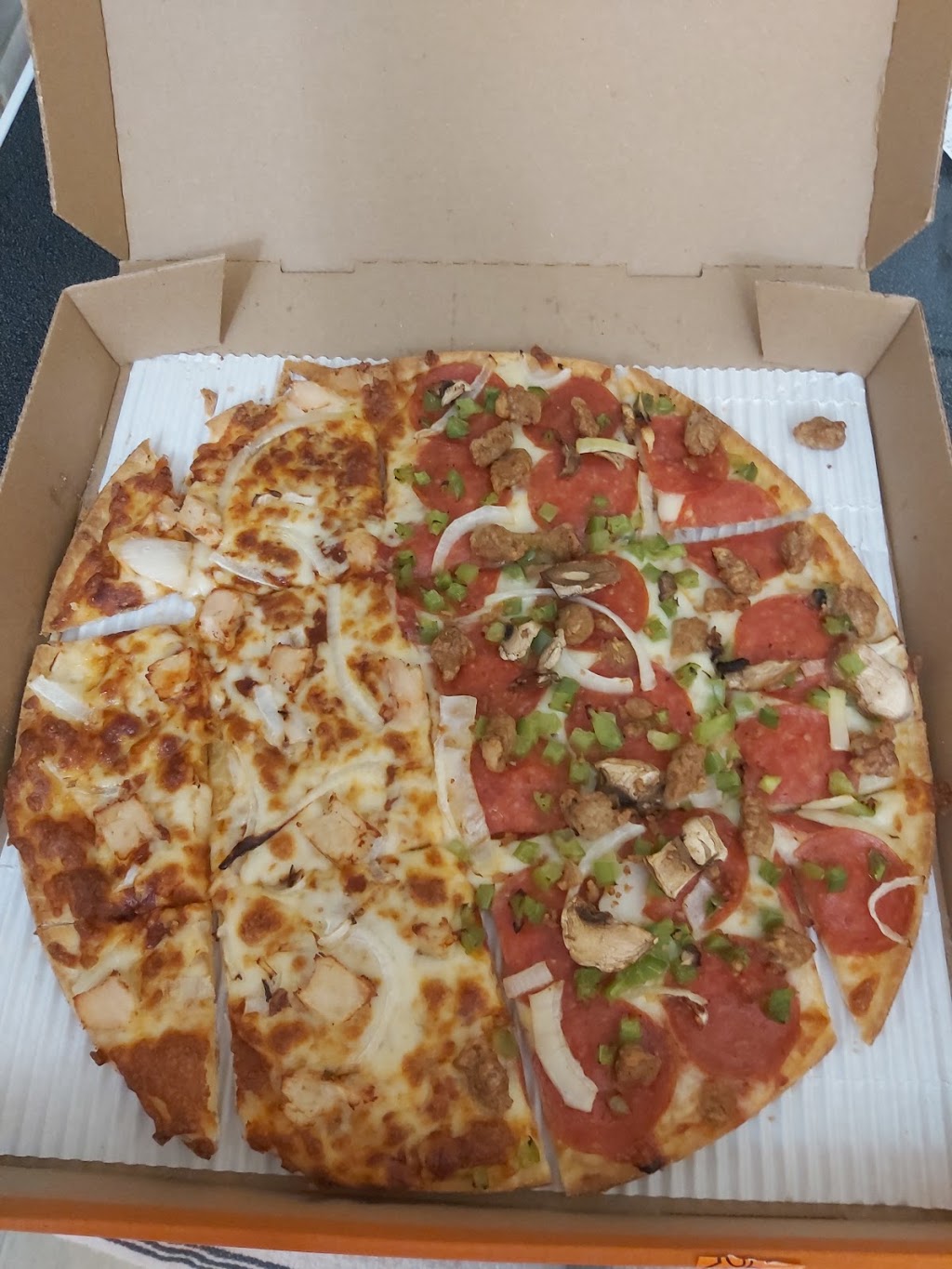 Little Caesars Pizza | 370 Steeles Ave W UNIT 102C, Thornhill, ON L4J 6X1, Canada | Phone: (905) 763-9511