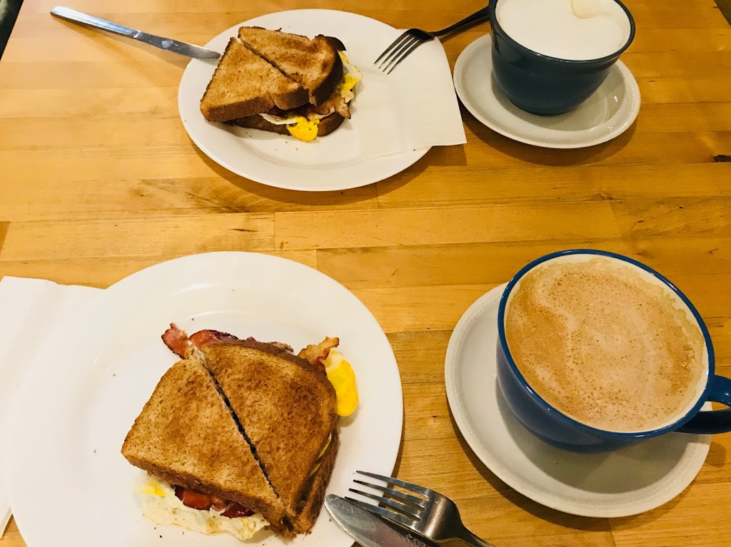 Lakeshore Coffee House | 2007 Lakeshore Rd, Burlington, ON L7R 1A1, Canada | Phone: (905) 631-1622