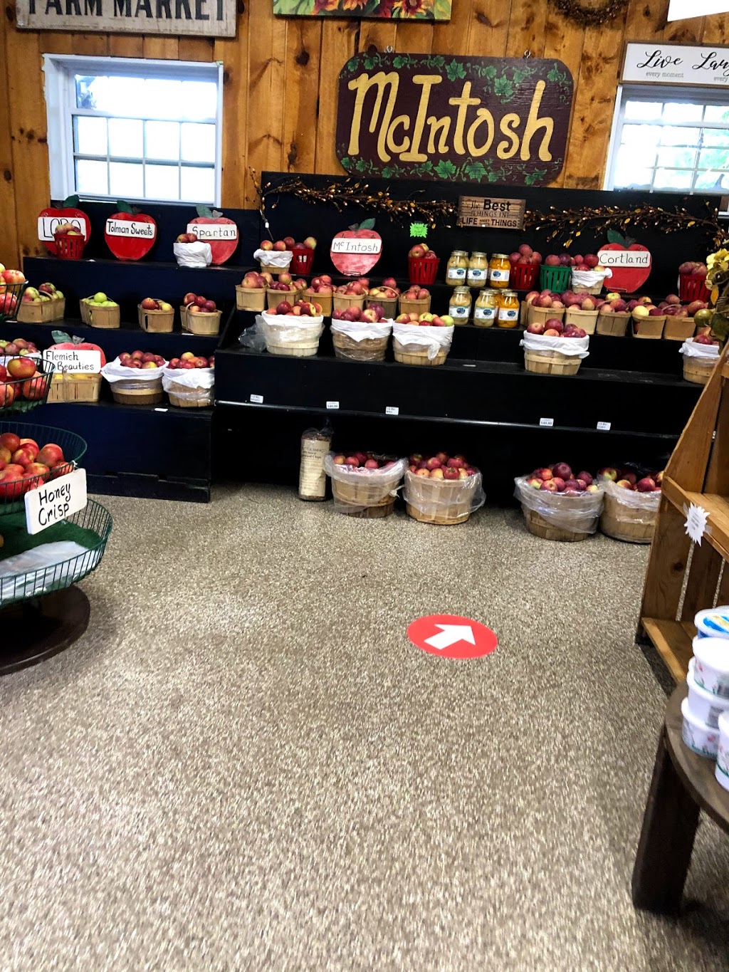 Halls Apple Market | 2930 Concession 2 Rd, Brockville, ON K6V 5T1, Canada | Phone: (613) 342-6320