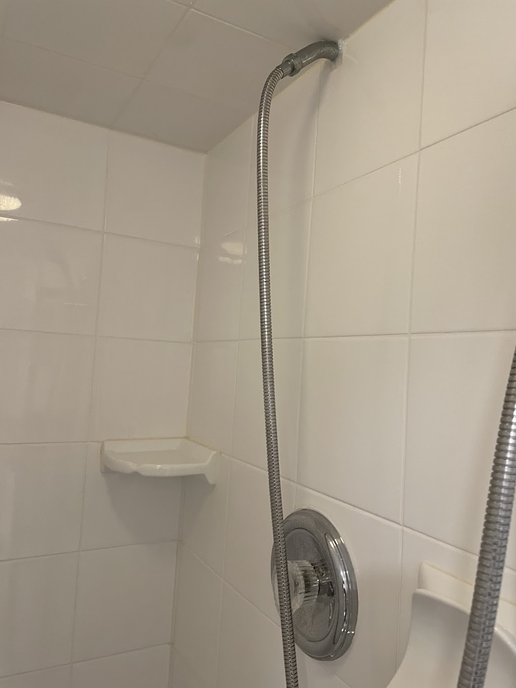 SIGNATURE FLOORS | 1667 32 Ave NE, Calgary, AB T2E 7Z5, Canada | Phone: (403) 285-7771