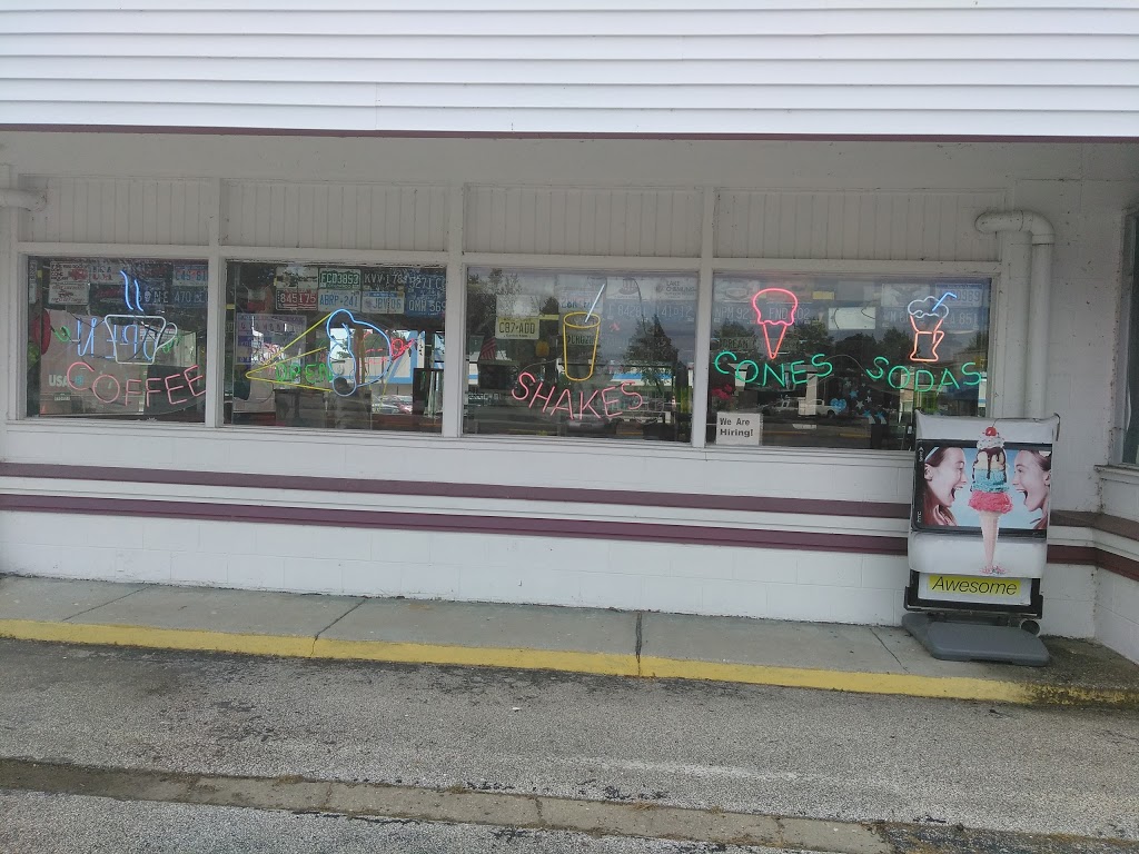 Strohs Ice Cream Parlour | 430 Pointe Tremble Rd, Algonac, MI 48001, USA | Phone: (810) 794-7717