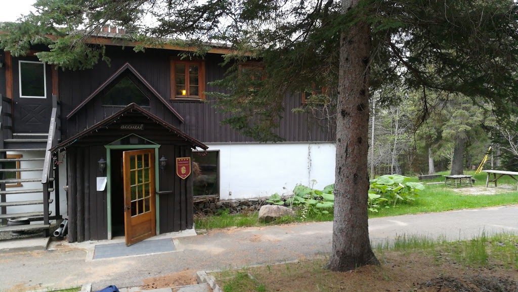 Le Chalet Beaumont | 1451 Rue Beaumont, Val-David, QC J0T 2N0, Canada | Phone: (819) 322-1972