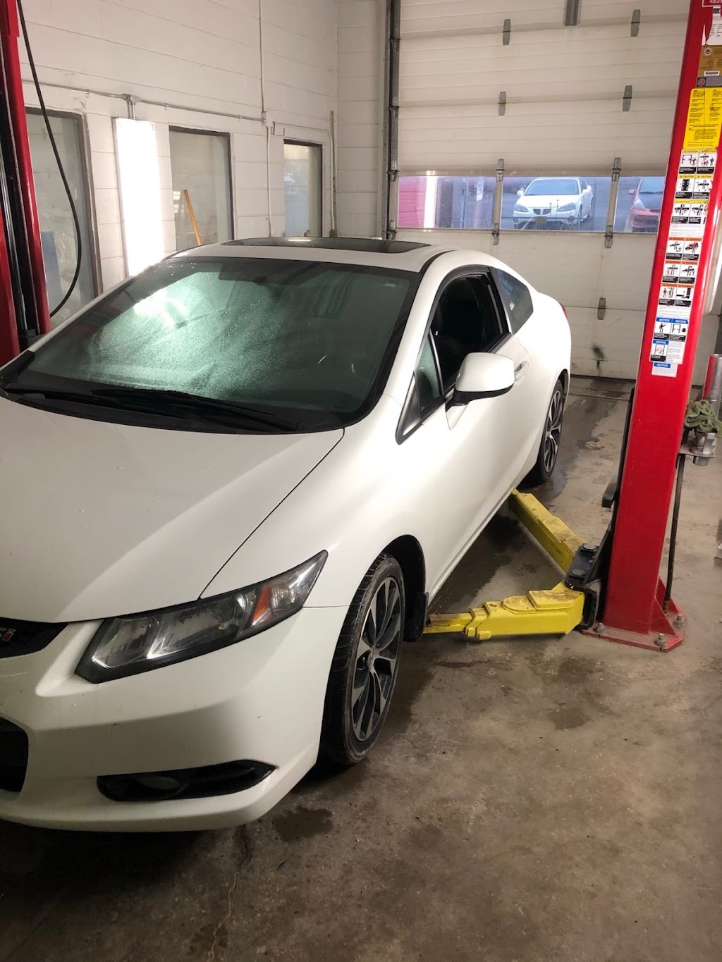 D-17 Automotive service and tires | 152 Hickson Ave, Kingston, ON K7K 2N9, Canada | Phone: (613) 762-9445