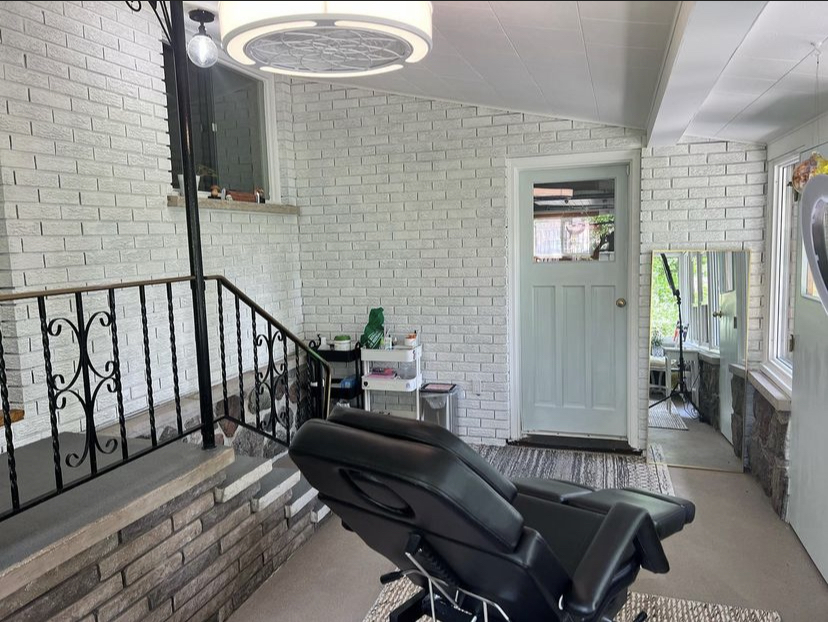 Tox by Sarah | 102 Colborne St W, Lindsay, ON K9V 3T3, Canada | Phone: (705) 331-1471