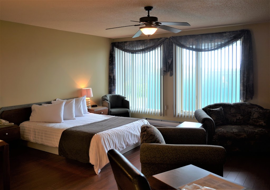 Motel Quatre Saisons | 157 Route 138 Ouest, Forestville, QC G0T 1E0, Canada | Phone: (418) 587-6666