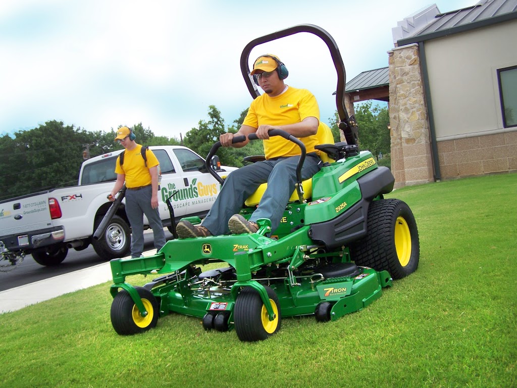 The Grounds Guys of Niagara | 4500 Queen St, Niagara Falls, ON L2E 6V2, Canada | Phone: (289) 277-0543