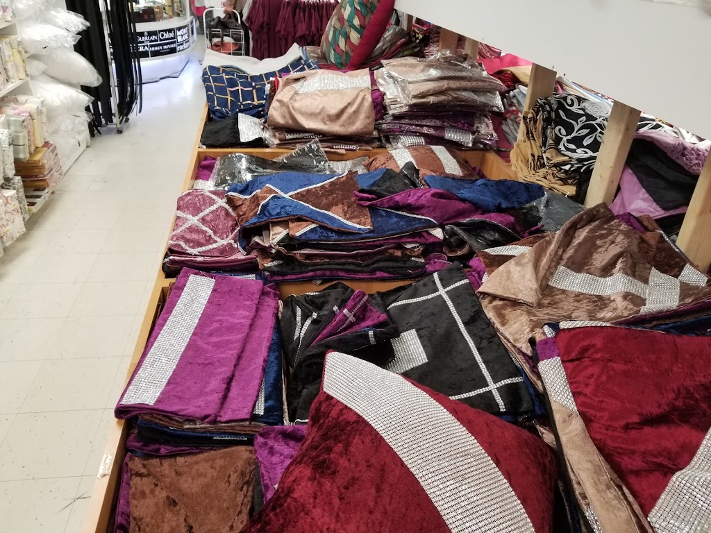 Maximum Deals | 4141 Dixie Rd, Mississauga, ON L4W 1V5, Canada | Phone: (905) 624-6111