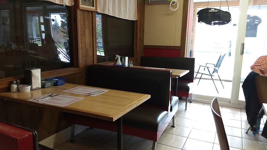 Restaurant La petite Venise | 41 Rue de la Fabrique, Saint-Rémi-de-Tingwick, QC J0A 1K0, Canada | Phone: (819) 740-7172