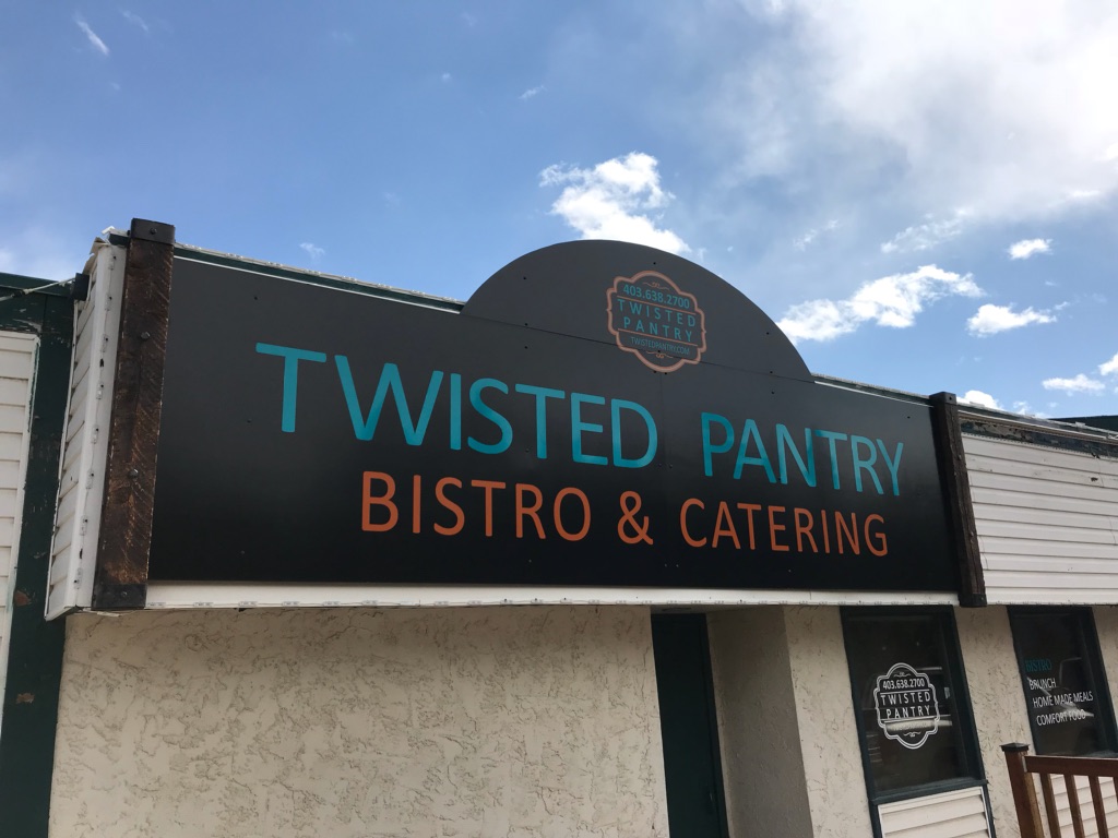 SIDE LINE DESIGN SIGNS AND LOGOS / OBrien Photography | 1114 1 St NE, Sundre, AB T0M 1X0, Canada | Phone: (403) 638-4449
