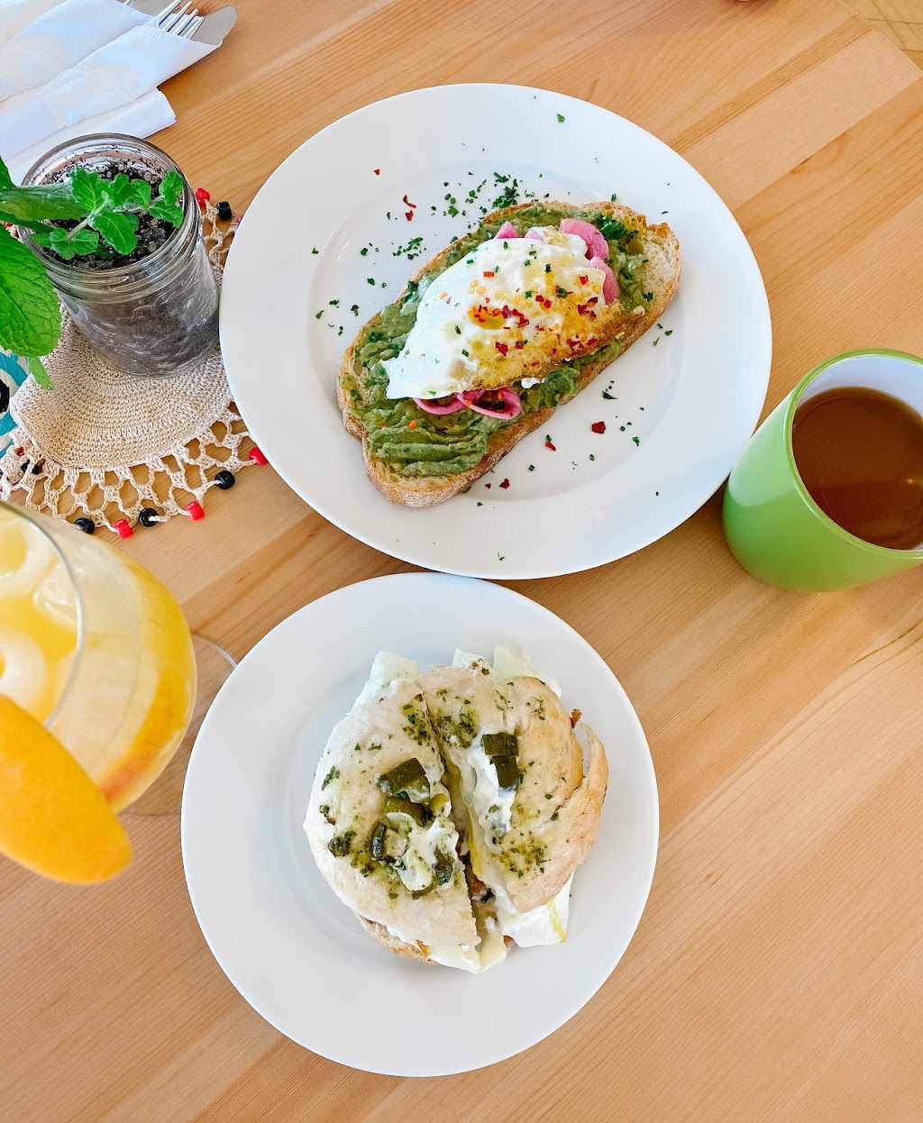 C&B Corner Cafe | 55 Broadway St N, Kensington, PE C0B 1M0, Canada | Phone: (902) 836-4378