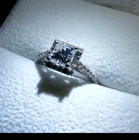 Lanxang Jewellers | 697-B McPhillips St, Winnipeg, MB R2X 2H6, Canada | Phone: (204) 783-2115