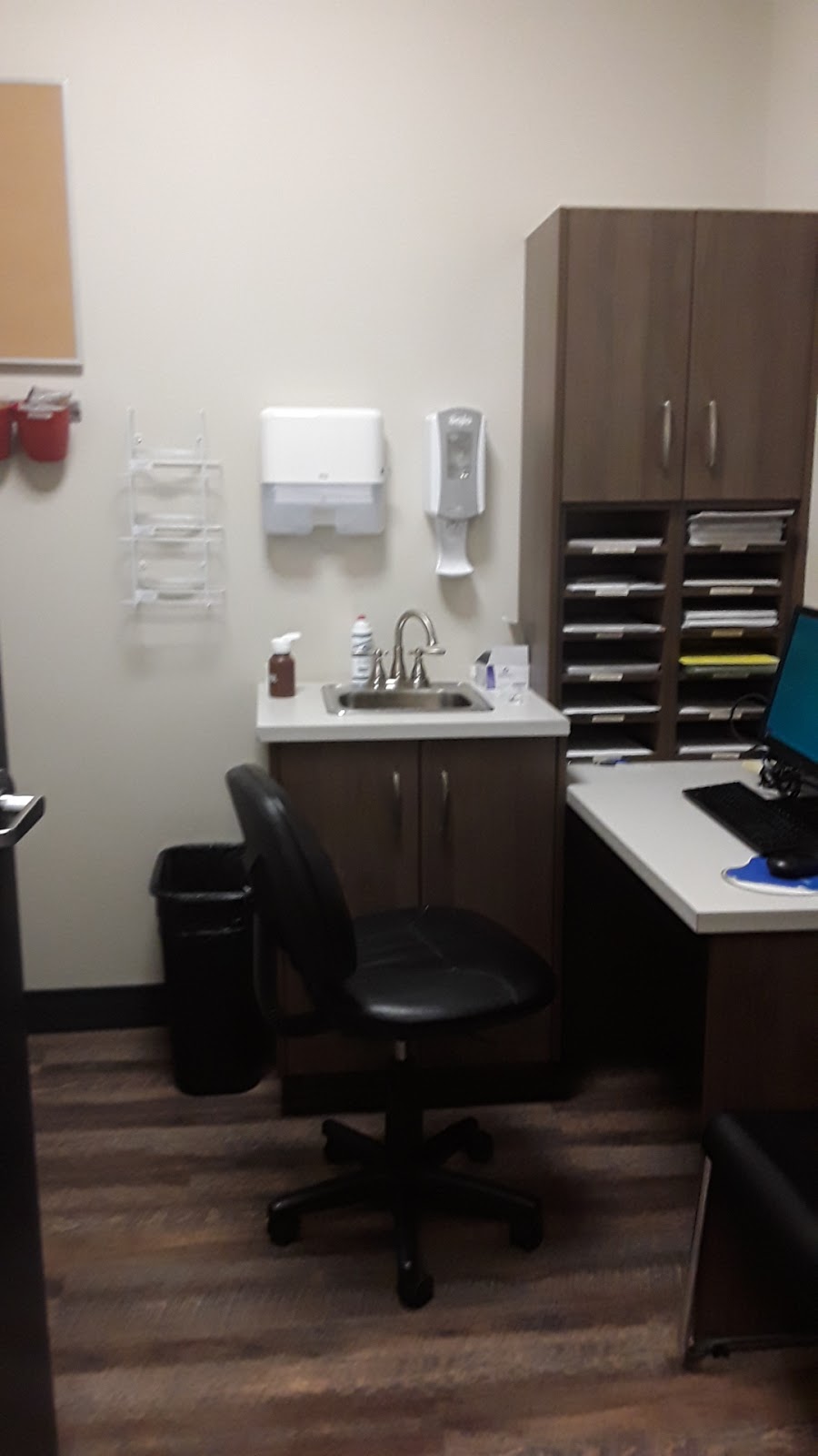 York Medical | 10660 Yonge St, Richmond Hill, ON L4C 3C9, Canada | Phone: (905) 770-9096