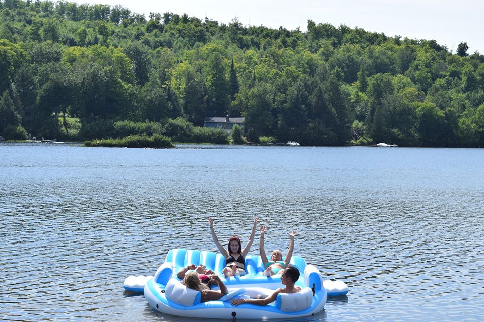 Chez Mina Lakefront Cottages | 661 Rue Amherst, Amherst, QC J0T 2T0, Canada | Phone: (514) 531-8298