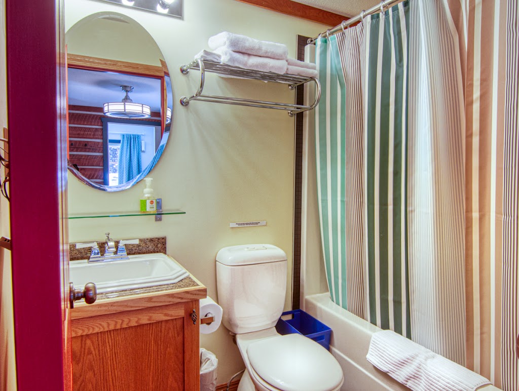 Earl Grey Lodge | Earl Grey Lodge, 2069 Summit Dr, Panorama, BC V0A 1T0, Canada | Phone: (250) 341-3641