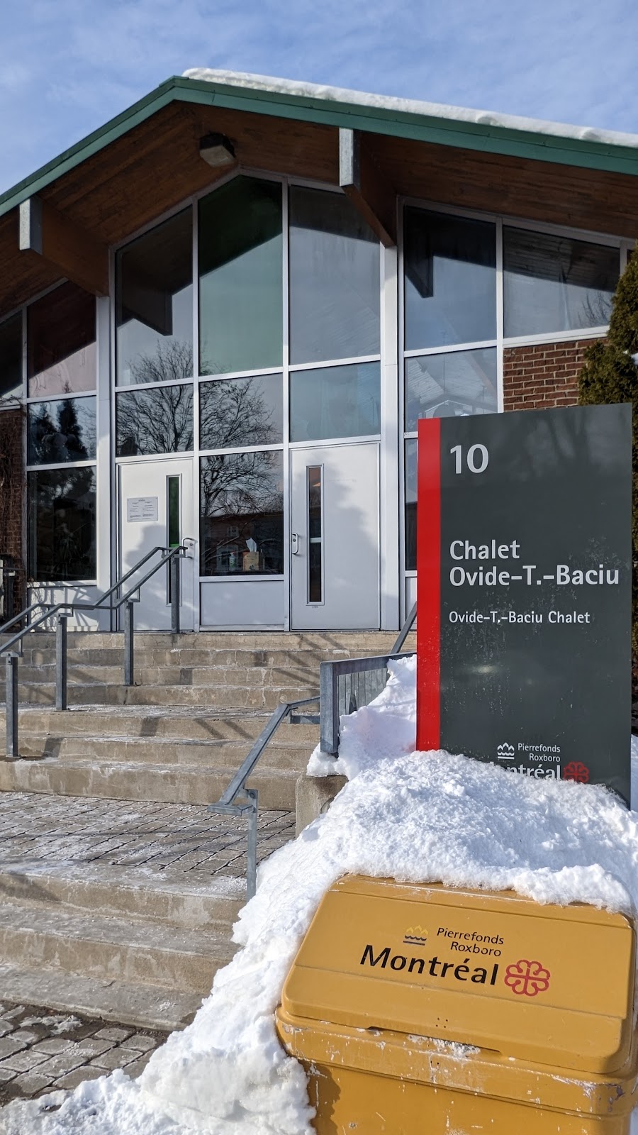 Roxboro Chalet | 2P3, 10 11e Rue, Roxboro, QC H8Y 1K5, Canada | Phone: (514) 684-2231