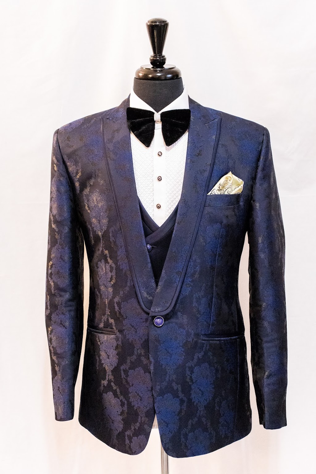 Suited With ID | 13006 107a Ave, Surrey, BC V3T 2G8, Canada | Phone: (604) 339-6729