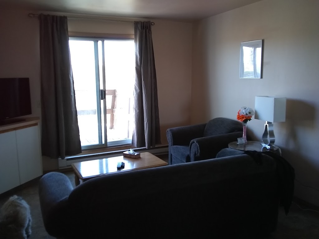 Bulldog Inns | 830 Main Ave W, Sundre, AB T0M 1X0, Canada | Phone: (403) 638-1744