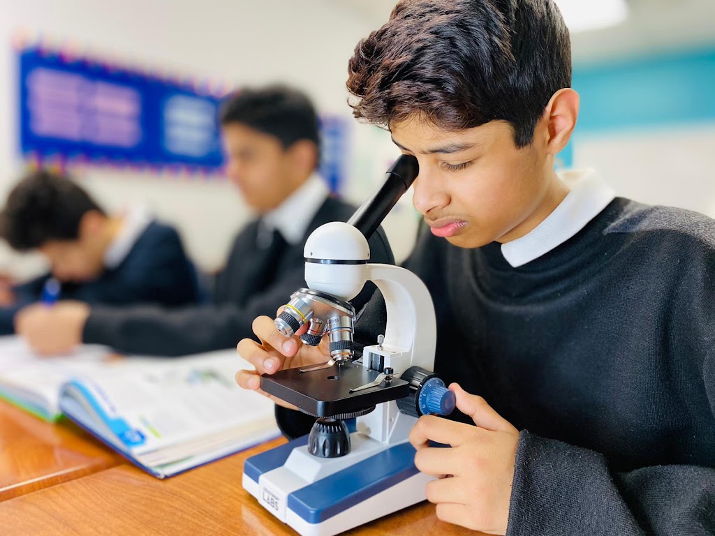 AL-MANARAT HIGH SCHOOL | 2550 Argentia Rd Unit 119, Mississauga, ON L5N 5R1, Canada | Phone: (647) 960-4832