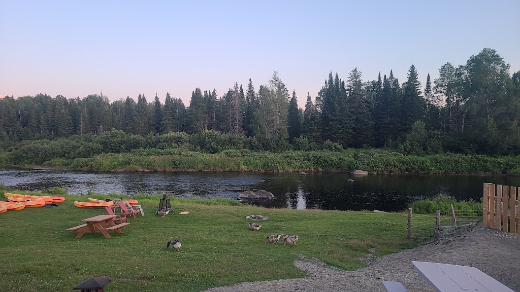 Chalets Villégiature et Pourvoirie Daaquam | 47 Rue des Moulins, Saint-Just-de-Bretenières, QC G0R 3H0, Canada | Phone: (418) 244-3442