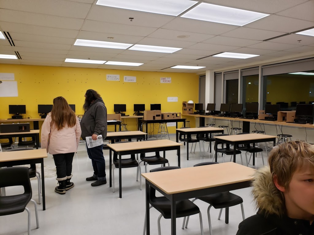 Collège catholique Mer Bleue | 6401 Renaud Rd, Navan, ON K1W 0H8, Canada | Phone: (613) 744-4022