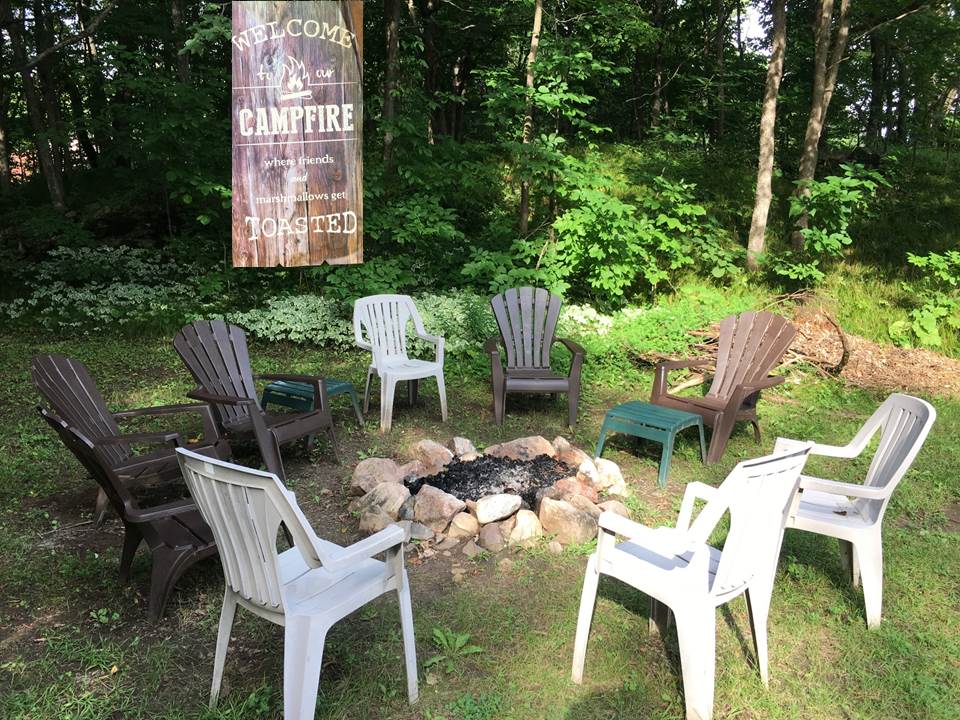 No Worries Chalet | 95 Viewmount Dr, Calabogie, ON K0J 1H0, Canada | Phone: (613) 297-1704