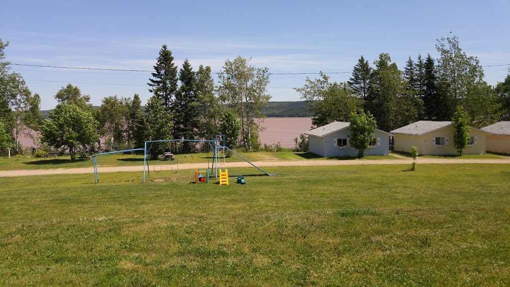 Fundy Rocks Motel | 3471 NB-114, Edgetts Landing, NB E4H 2G5, Canada | Phone: (877) 734-1904