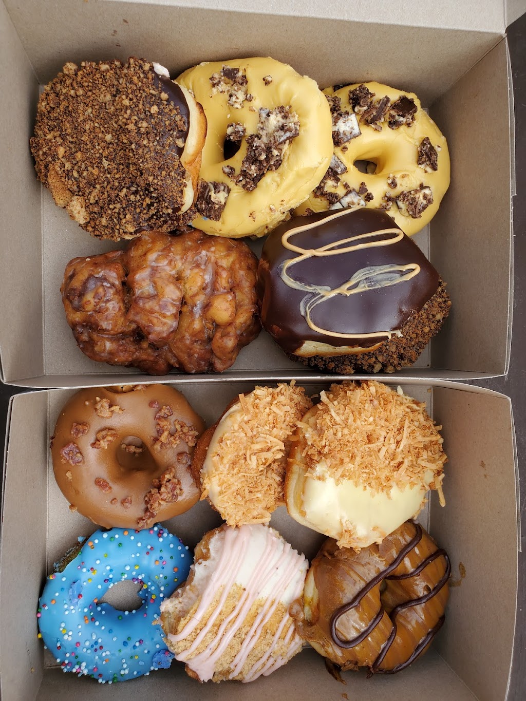 Billy Gs Doughnut Shop | 2310 Alberni Hwy, Coombs, BC V0R 1M0, Canada | Phone: (250) 248-6272