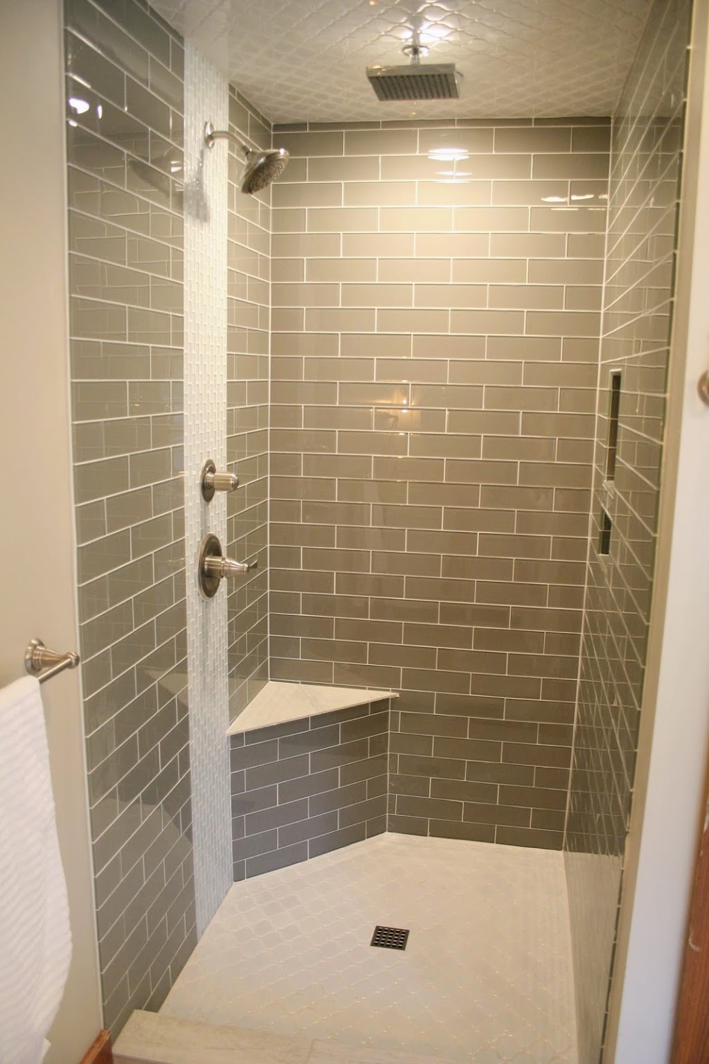 Bhangu Real flooring | 37 Willow Park Dr, Brampton, ON L6R 2N2, Canada | Phone: (647) 615-0017