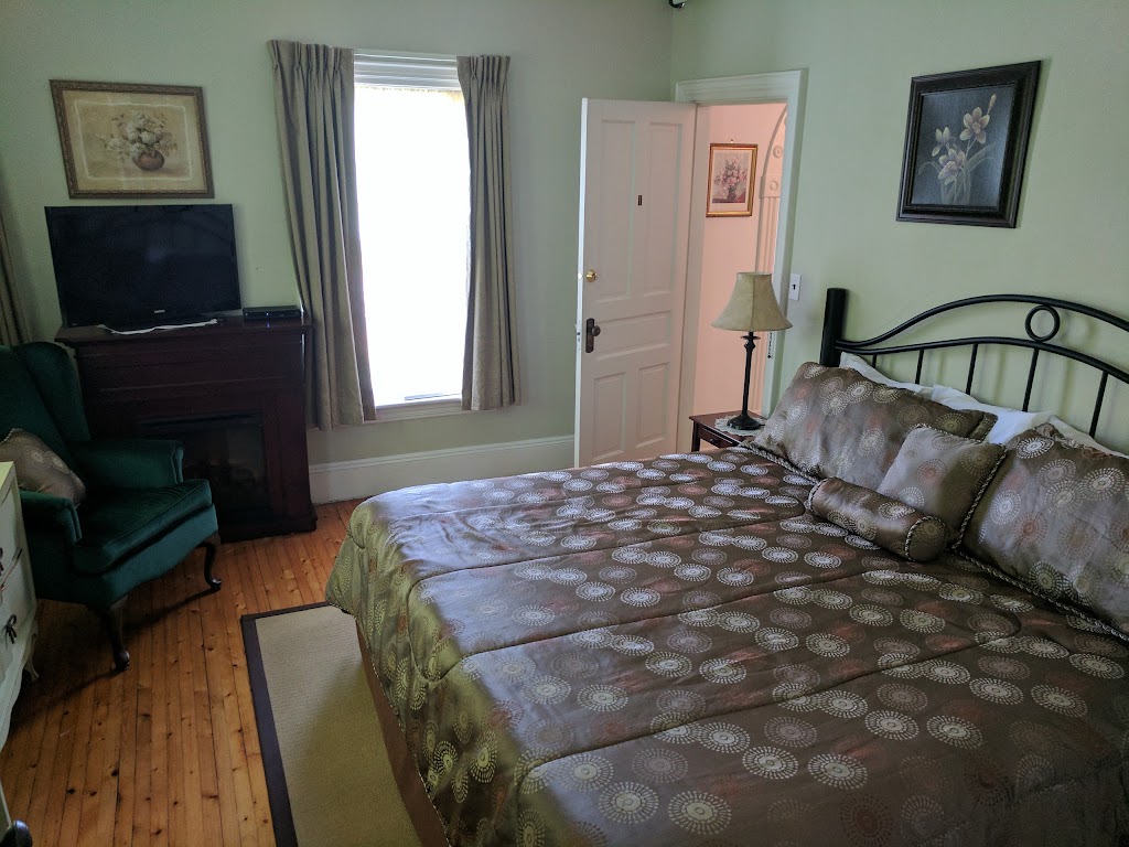 Prince County Guest House | 11 Lady Slipper Dr N, Miscouche, PE C0B 1T0, Canada | Phone: (902) 436-3216