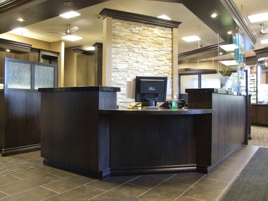 Dolman Eyecare Centre | 251-B Huron St, New Hamburg, ON N3A 1K2, Canada | Phone: (519) 662-3340