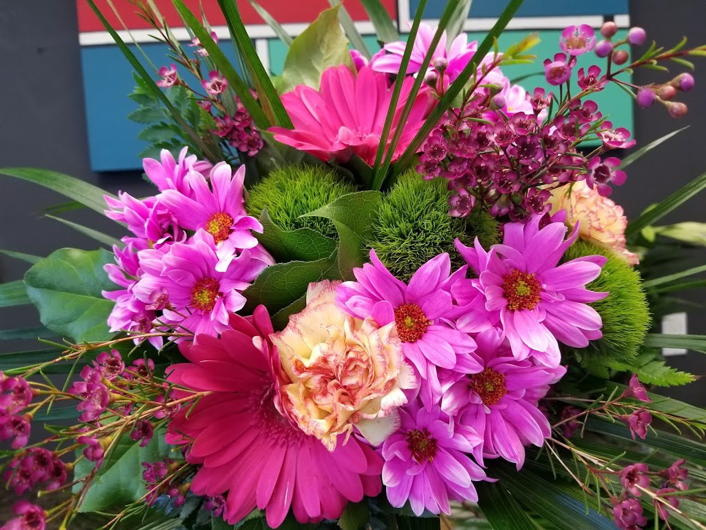 Sarnia Flower Boutique | 940 Murphy Rd, Sarnia, ON N7S 5C4, Canada | Phone: (519) 336-1188