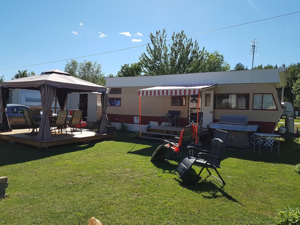 Oasis Naturist Center | 7111 Chemin du Curé Barrette, Terrebonne, QC J7M 2A2, Canada | Phone: (450) 478-1929