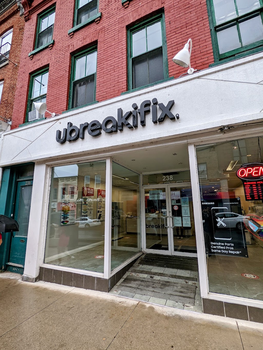 uBreakiFix | 238 Princess St, Kingston, ON K7L 1B2, Canada | Phone: (613) 888-6584