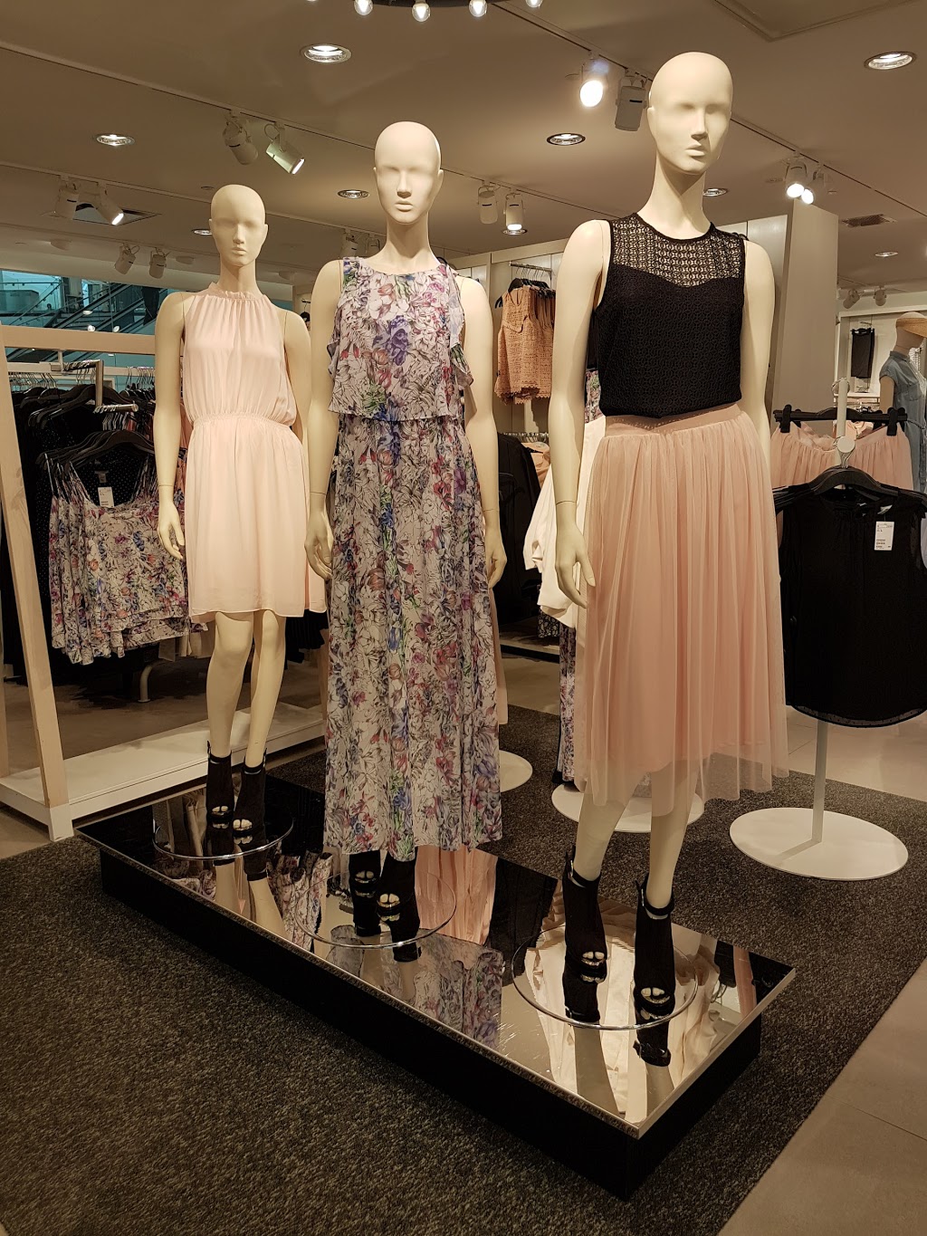 H&M | 5000 Hwy 7, Markham, ON L3R 4M9, Canada | Phone: (855) 272-7007