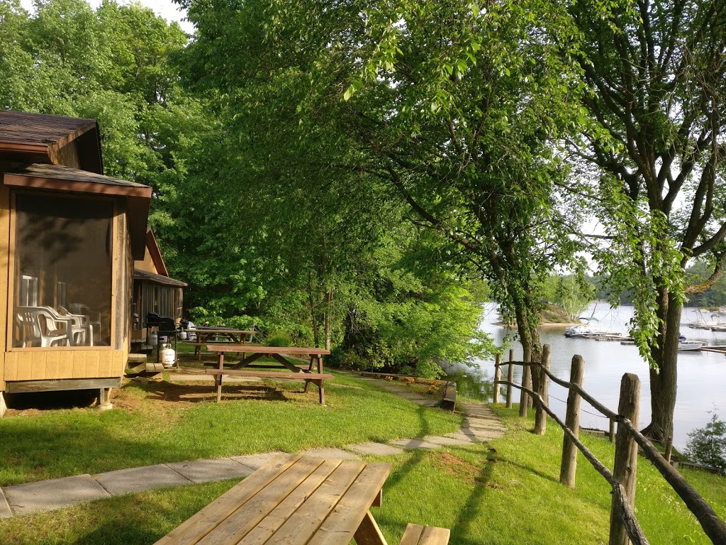 Tumblehome Lodge | 1090 Lodge Rd, Clarendon Station, ON K0H 1J0, Canada | Phone: (613) 279-2414