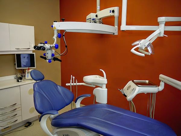 Queensbury Dental Centre - Barrhaven | 3050 Woodroffe Avenue #1, Nepean, ON K2J 4G3, Canada | Phone: (613) 825-9899