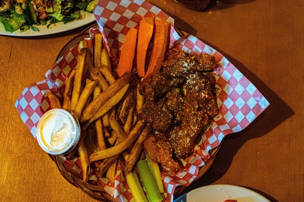 Wild Wing Stouffville | 15 Ringwood Dr, Whitchurch-Stouffville, ON L4A 8C1, Canada | Phone: (905) 642-9464