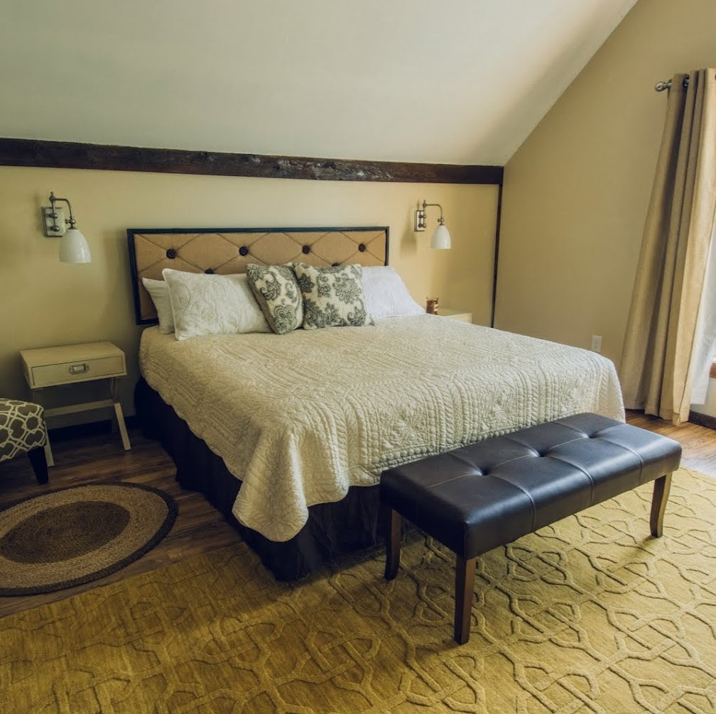 Cookes Creekview Bed and Breakfast | 2244 Lockport Olcott Rd, Newfane, NY 14108, USA | Phone: (716) 534-0920