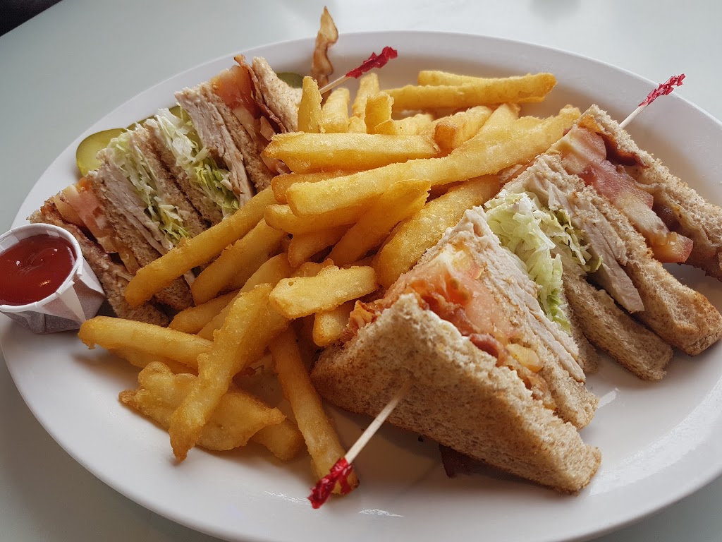 Lakeview Restaurant | 150 Esplanade Ave, Harrison Hot Springs, BC V0M 1K0, Canada | Phone: (604) 796-9888