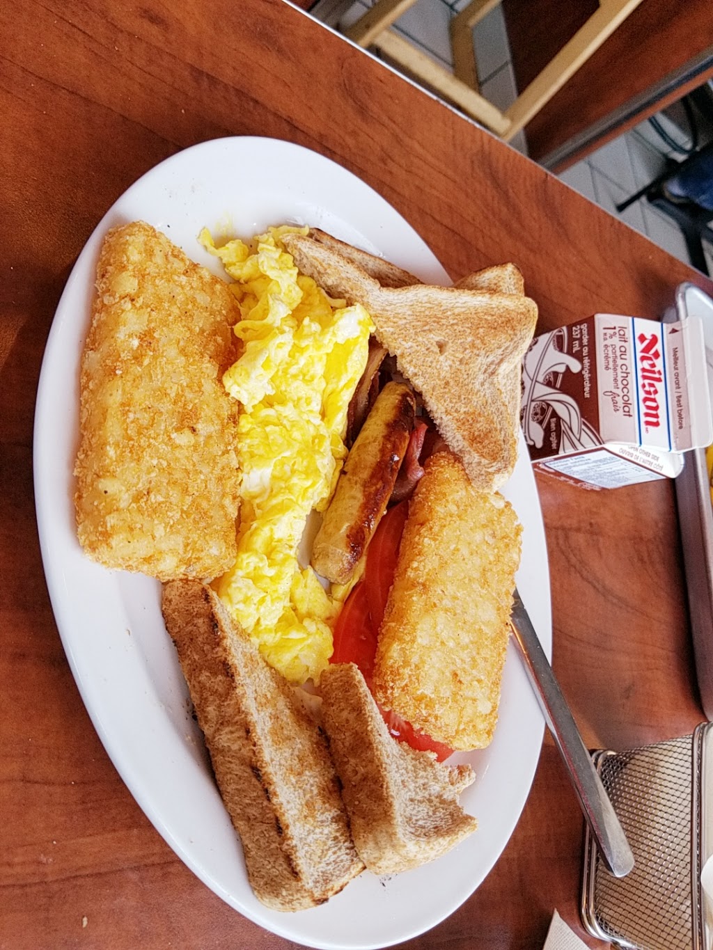A&W Canada | 733 Central Pkwy W, Mississauga, ON L5B 4L1, Canada | Phone: (905) 848-8885