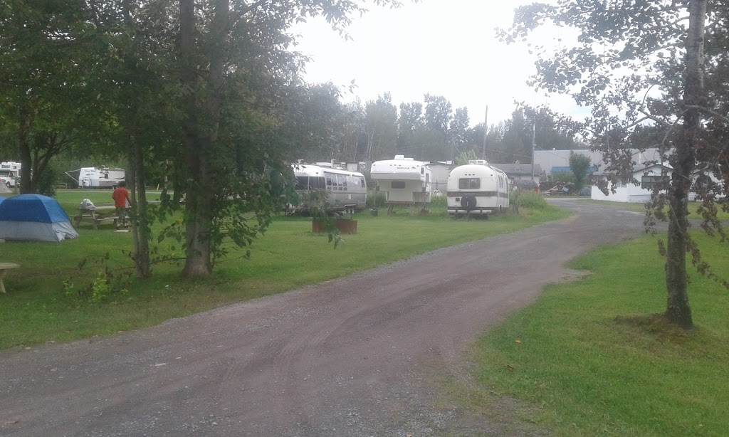 Rideau Heights Campsite | 38 Rideau Heights Dr, Nepean, ON K2E 7A6, Canada | Phone: (613) 226-4141