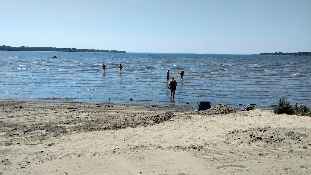 Plage Champlain - Location équipements nautiques | 29 Avenue de Venise O, Venise-en-Québec, QC J0J 2K0, Canada | Phone: (450) 244-5317
