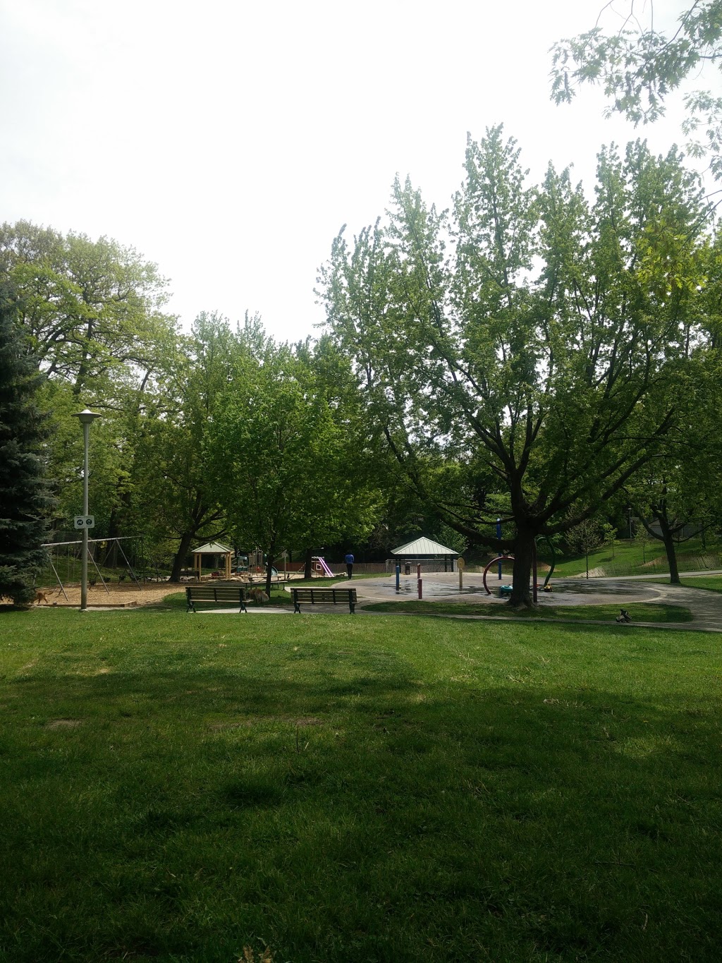 Cassels Avenue Playground | 69 Cassels Ave, Toronto, ON M4E 1Y3, Canada | Phone: (416) 392-2489