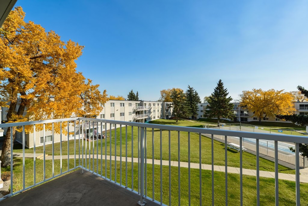 Victorian Arms | 14624 72 St NW, Edmonton, AB T5C 0R7, Canada | Phone: (780) 496-9773