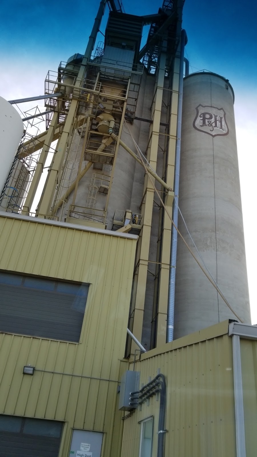 Parrish & Heimbecker | Hwy 23 South, Vulcan, AB T0L 2B0, Canada | Phone: (403) 485-2727