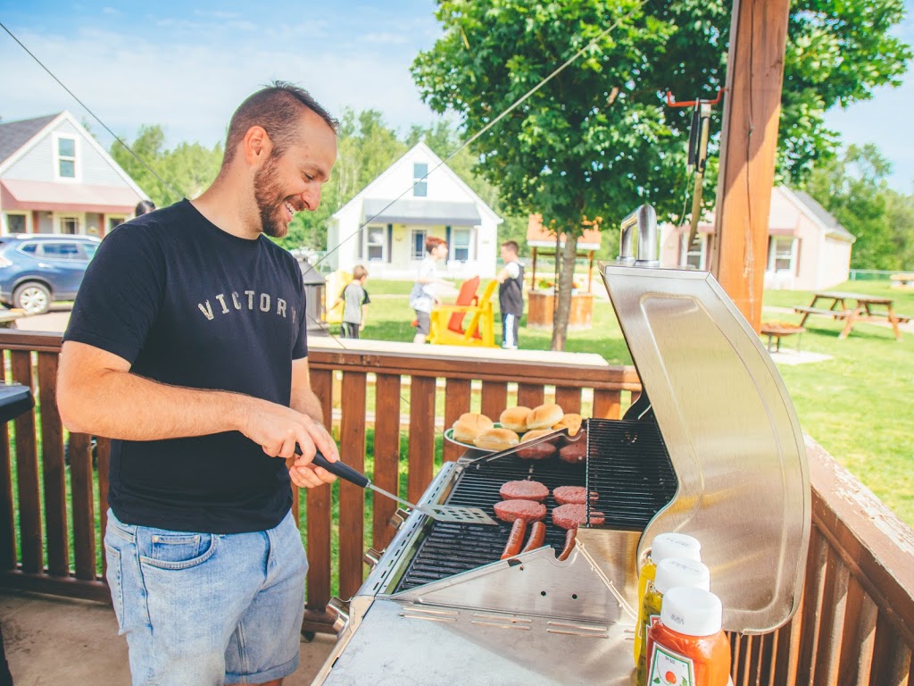 Chalets Parlee Beach | 642 Main St, Shediac, NB E4P 2H3, Canada | Phone: (506) 532-5339